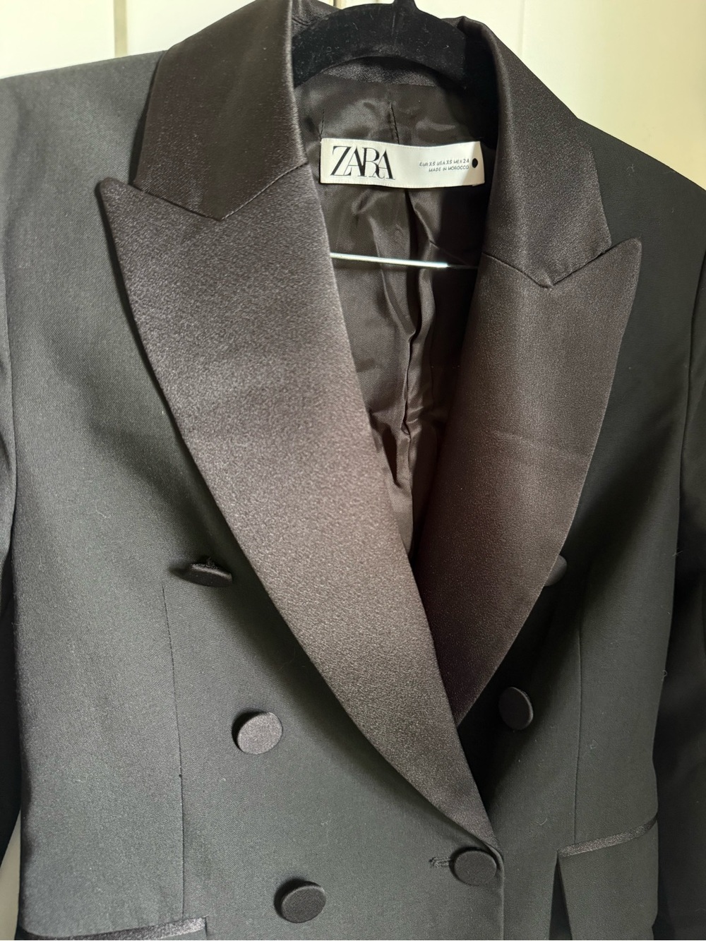 Zara Black Satin Lapel Double-Breasted Blazer size XS, like new. - Picture 4 of 6